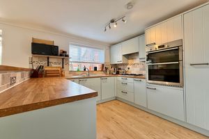 18' Kitchen/Dining Room- click for photo gallery